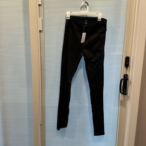 Yogi Pace size medium leggings, black NWT